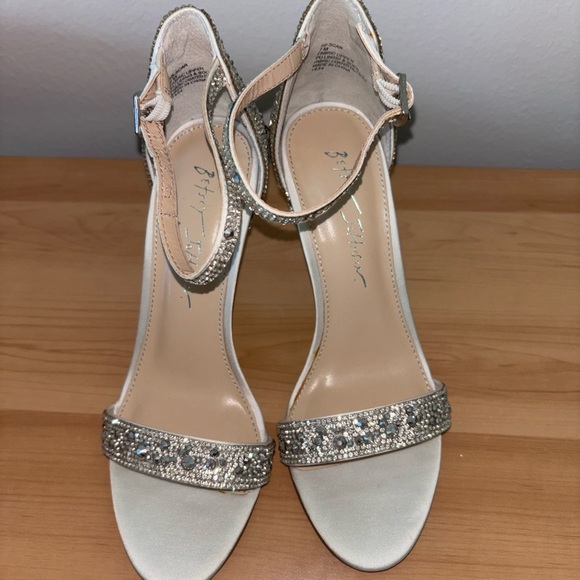 Betsey Johnson Silver Heels - Picture 5 of 10